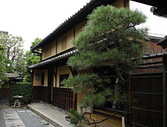 八木邸