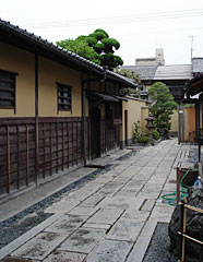 八木邸