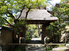 野仏庵：正門