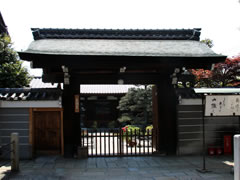 長講堂：山門