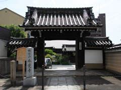 本覚寺：山門