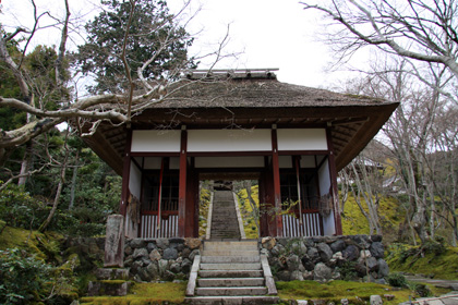 常寂光寺：仁王門