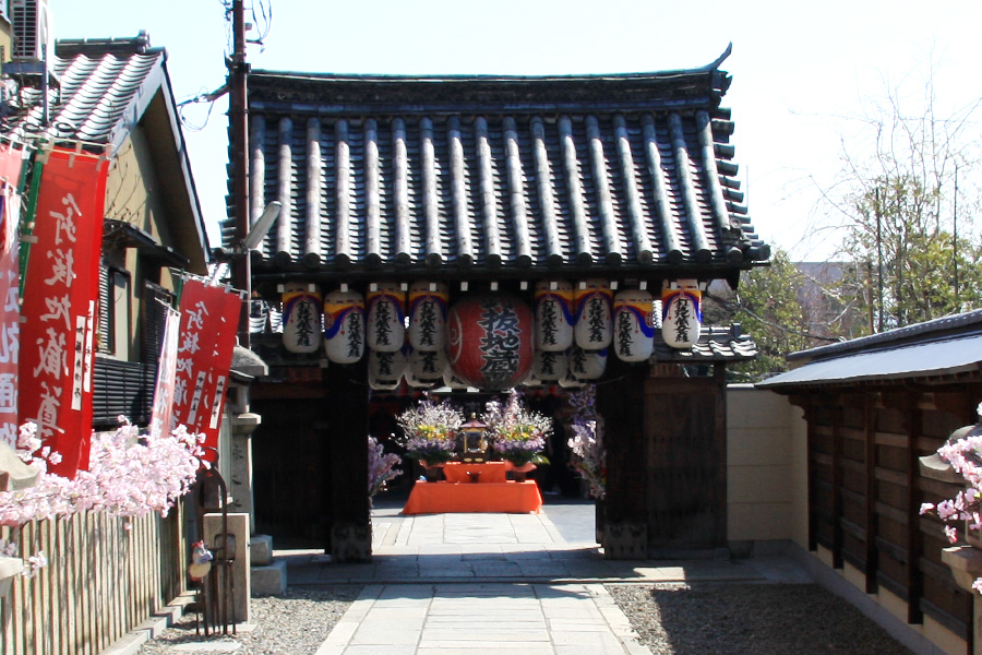 釘抜地蔵（石像寺）