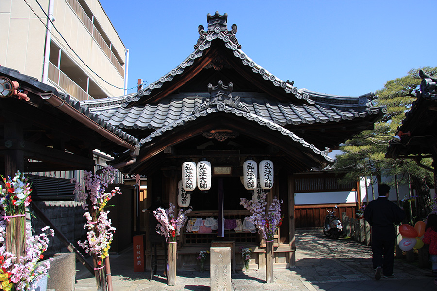 釘抜地蔵（石像寺）