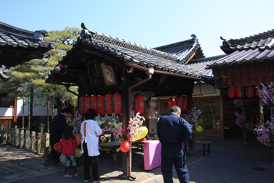 釘抜地蔵（石像寺）