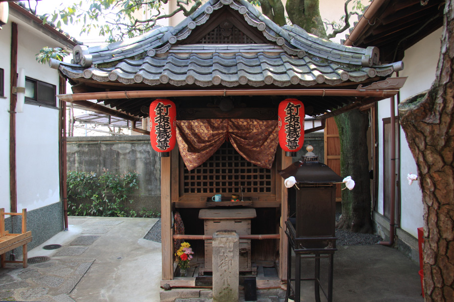 釘抜地蔵（石像寺）