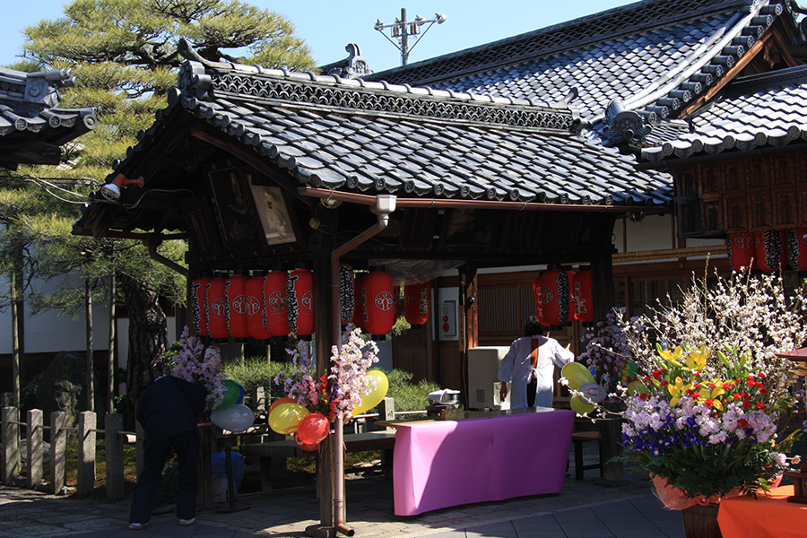 釘抜地蔵（石像寺）