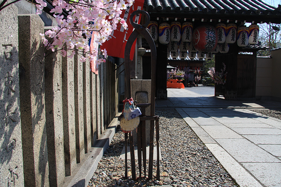 釘抜地蔵（石像寺）