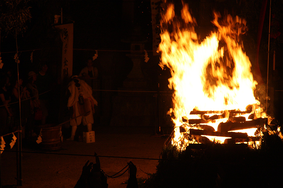 狸谷山不動院 火渡神事