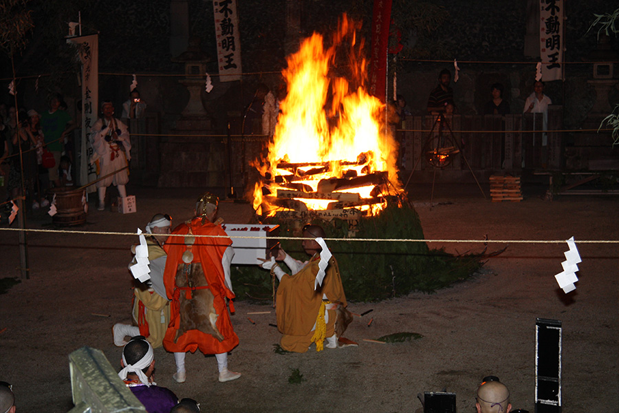 狸谷山不動院 火渡神事