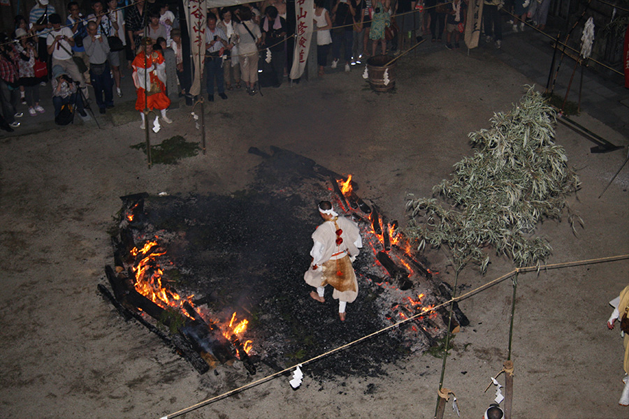 狸谷山不動院 火渡神事