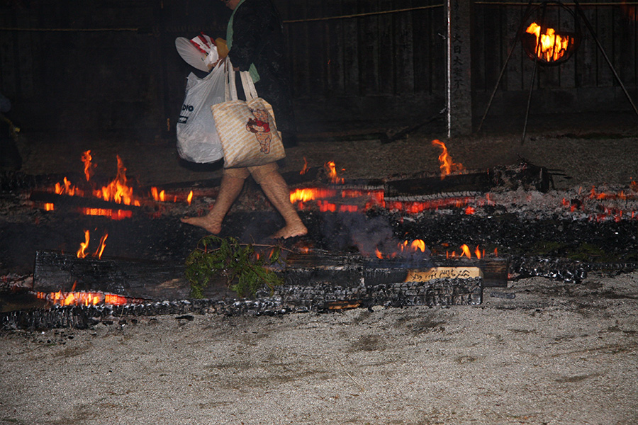 狸谷山不動院 火渡神事