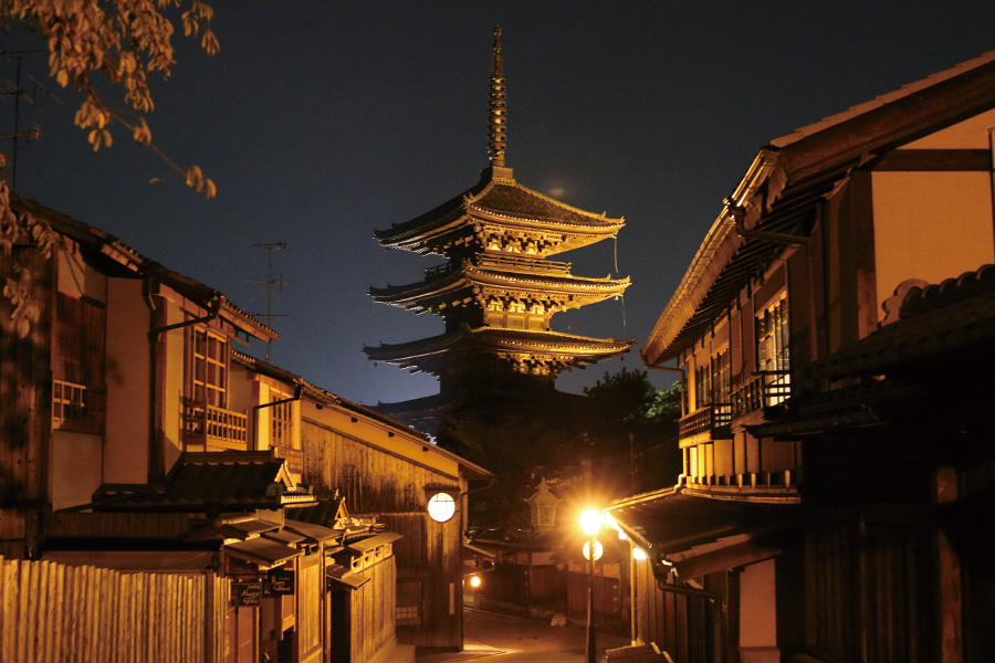 夜の法観寺