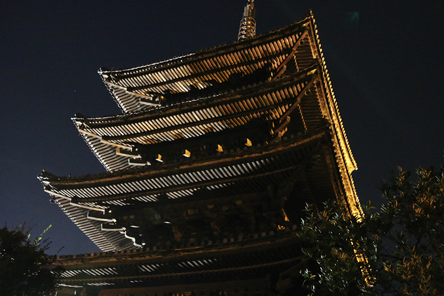 夜の法観寺