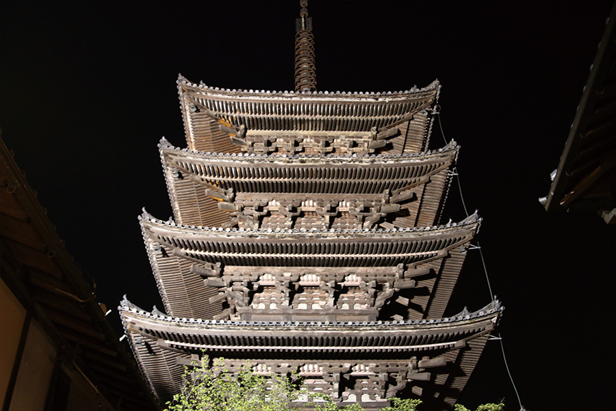 夜の法観寺