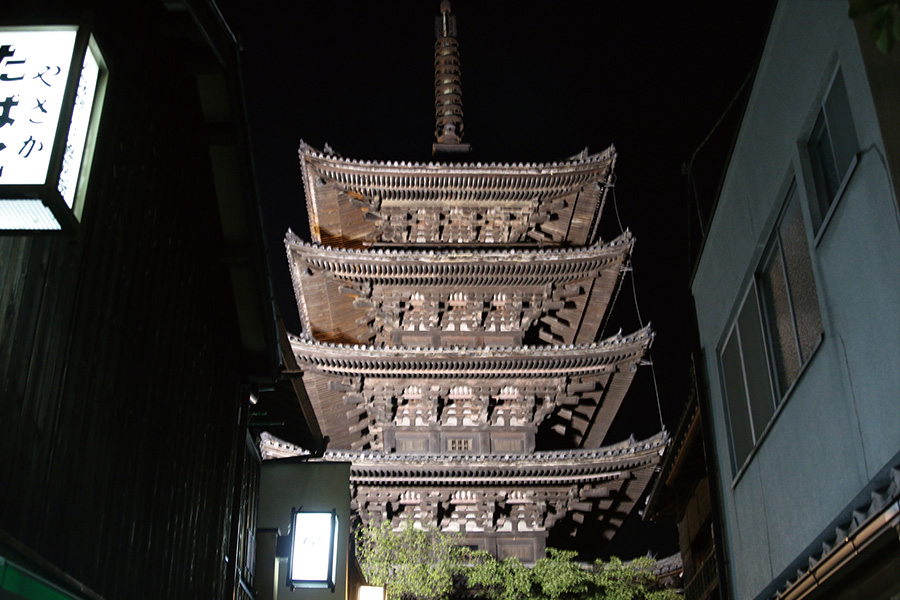 夜の法観寺