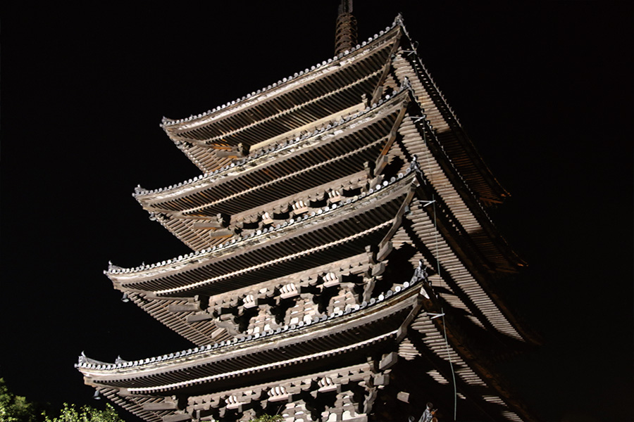 夜の法観寺