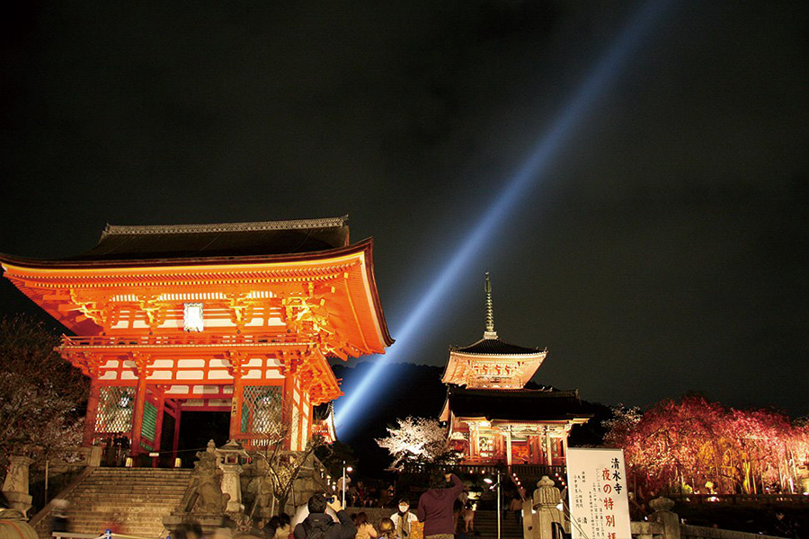 清水寺：桜ライトアップ